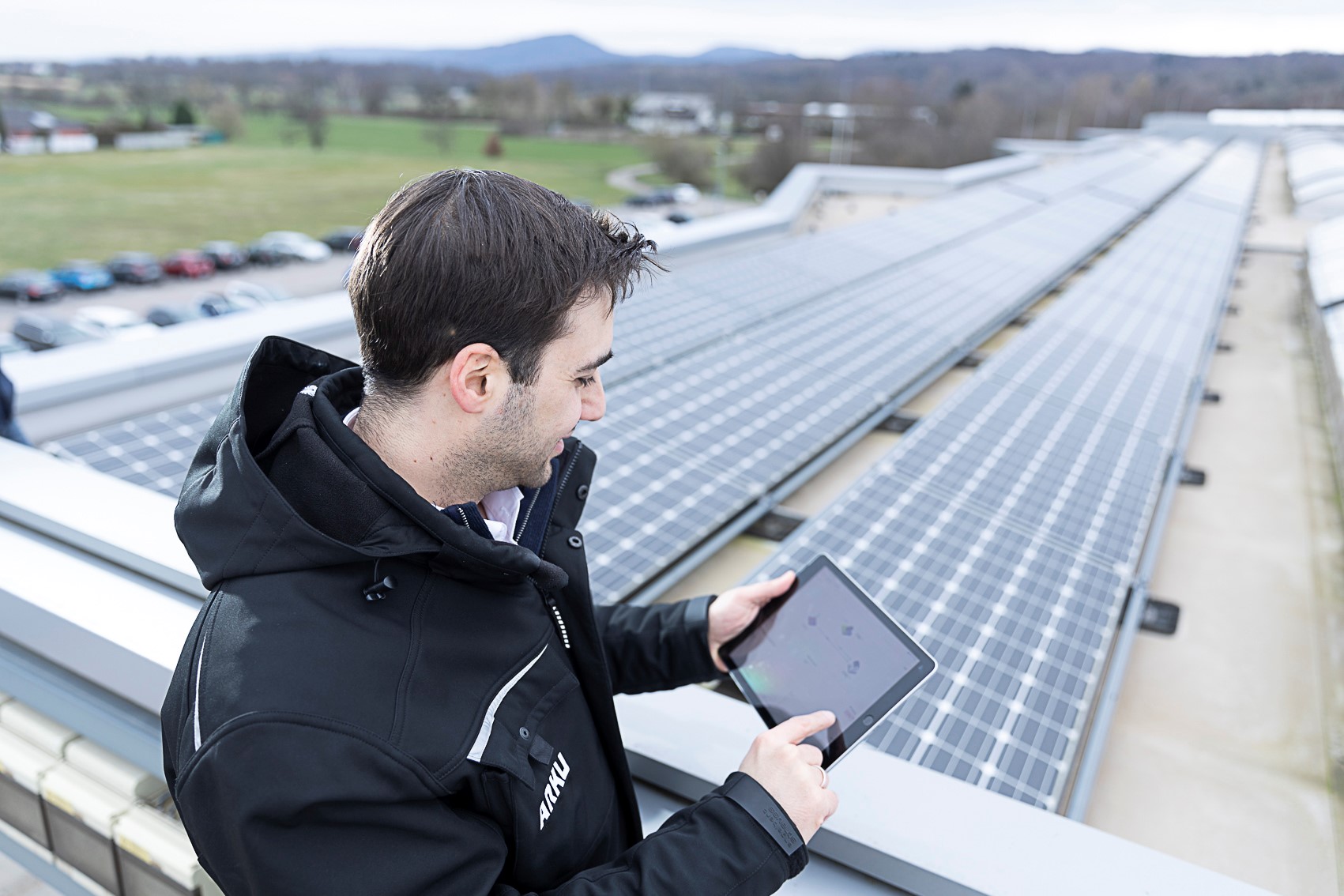 ARKU employee at photovoltaic system