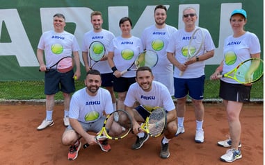 Sportevents bei ARKU: Fußball- und Tennisturniere fördern Teamgeist