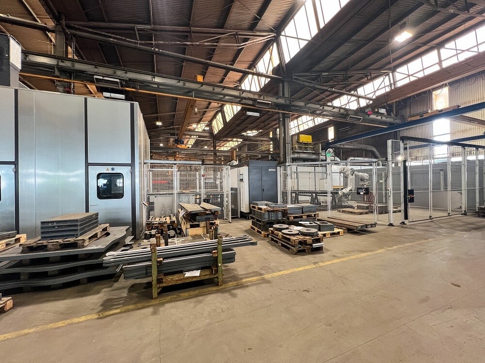 Fully automated delsagging, shot blasting and deburring line