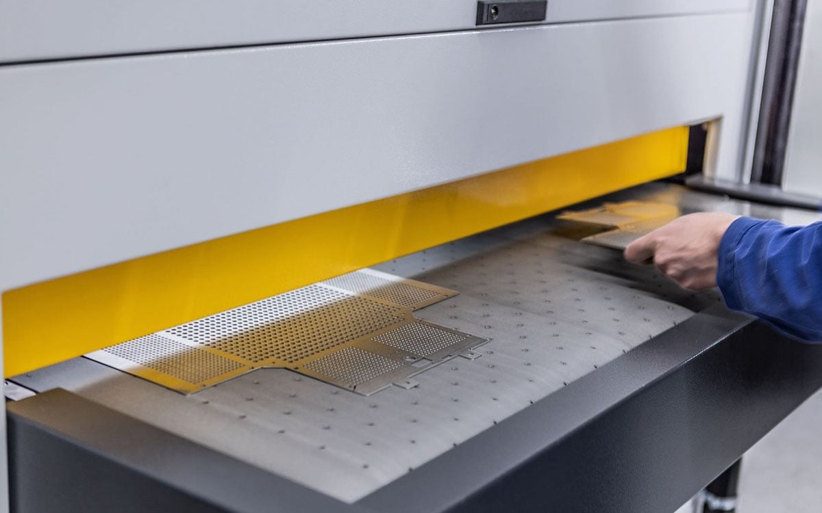 deburring perforated sheets in deburring machine