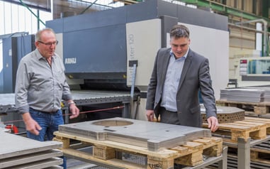 Richtmaschine bei der Firma Eisele Edelstahltechnik